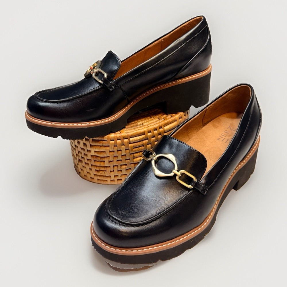 NATURALIZER LOAFER,BLACK LUG SOLE~CABARET HORSEBIT HARDWARE SIZE 8.5